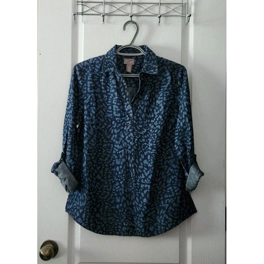 Chico's Women's Animal Print Denim Blouse Roll Tab Long Sleeve Size 0 (S/4)
